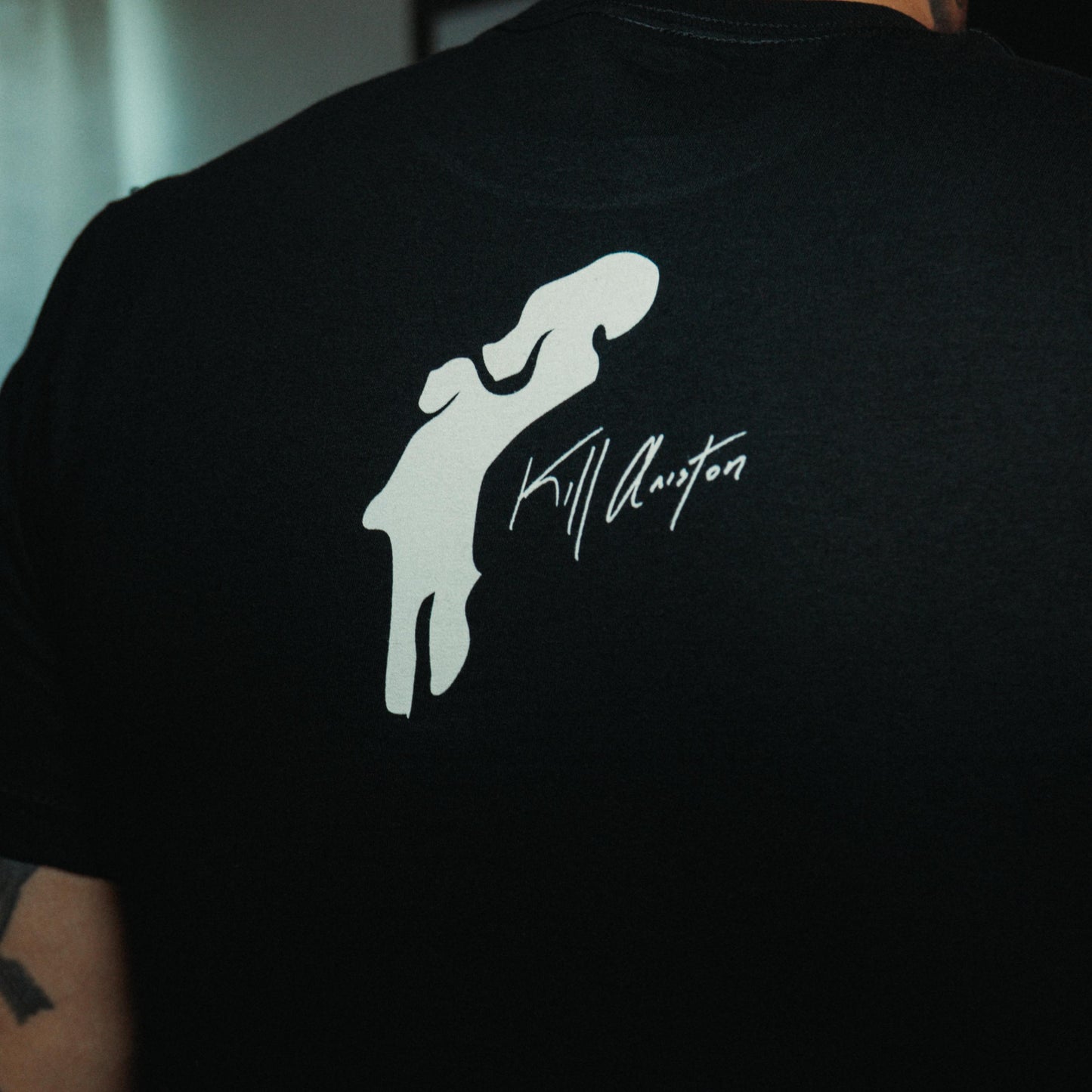Playera "Canciones que casi olvido" Kill Aniston